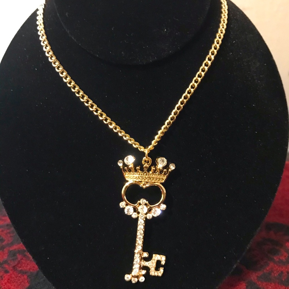 Crown key pendant
